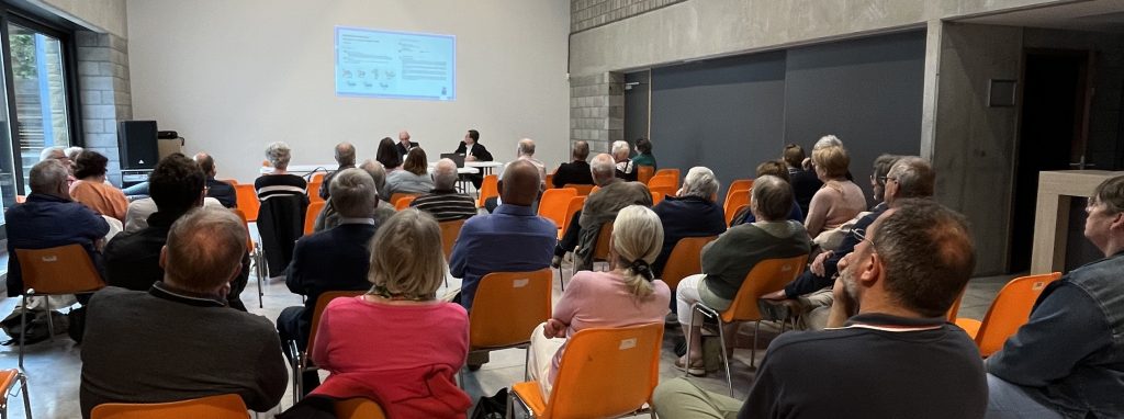 Photo de l'auditoire présent lors de la réunion citoyenne de l'eau à Evelette