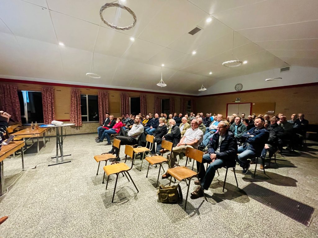 Photo de la réunion citoyenne avec l'AIEG