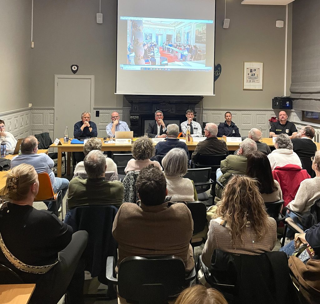 Photo de la réunion d'information du 24 mars 2026 en la salle du Conseil